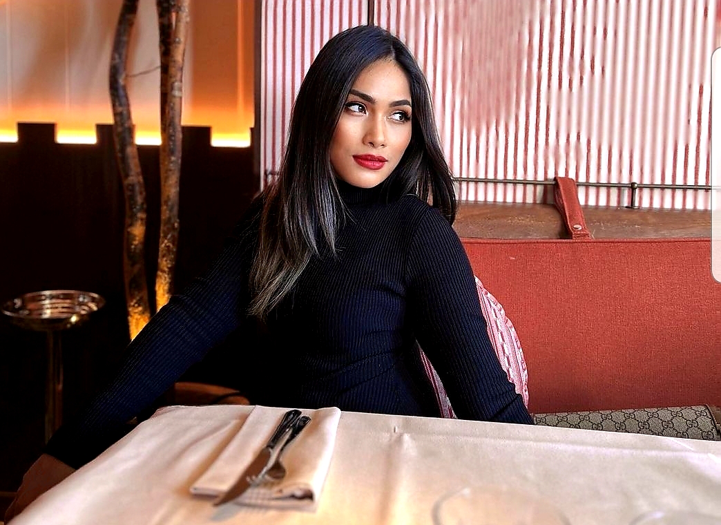 Perempuan Luwu Perancang Gaun Model dan Artis di Prancis