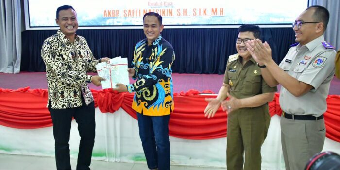 Pisah Sambut Kapolres Palopo, 3 Sertifikat Kantor Polsek Diserahkan Pemkot Pisah Sambut Kapolres Palopo, 3 Sertifikat Kantor Polsek Diserahkan Pemkot