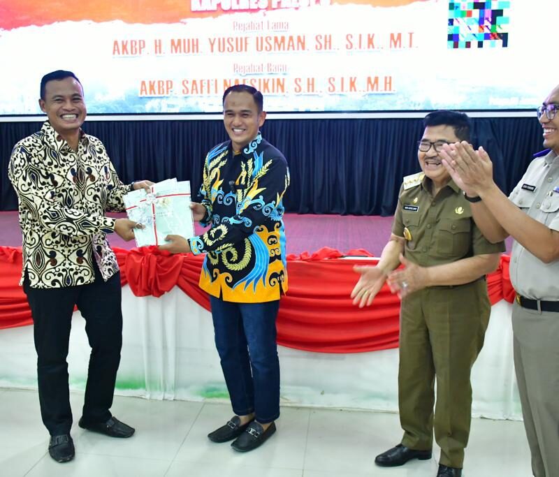 Pisah Sambut Kapolres Palopo, 3 Sertifikat Kantor Polsek Diserahkan Pemkot