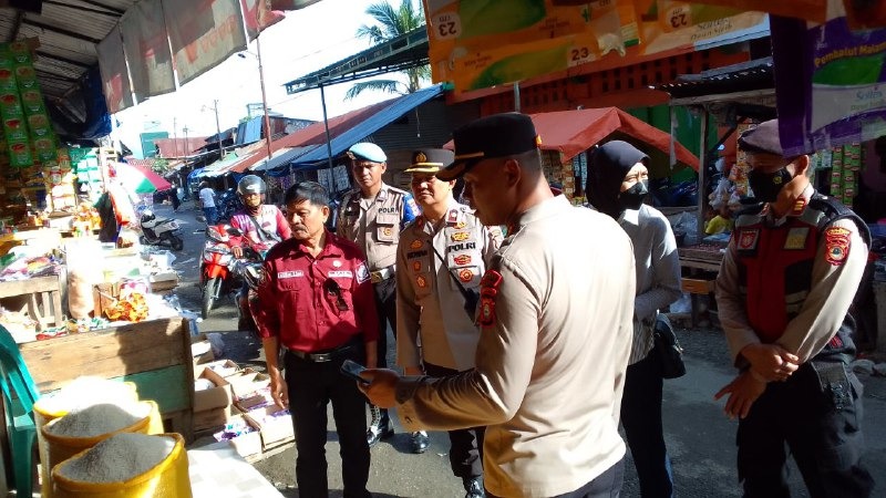 Cek Harga Bahan Pokok, Kapolres Palopo Ingatkan Pedagang Jaga Stabilitas Harga