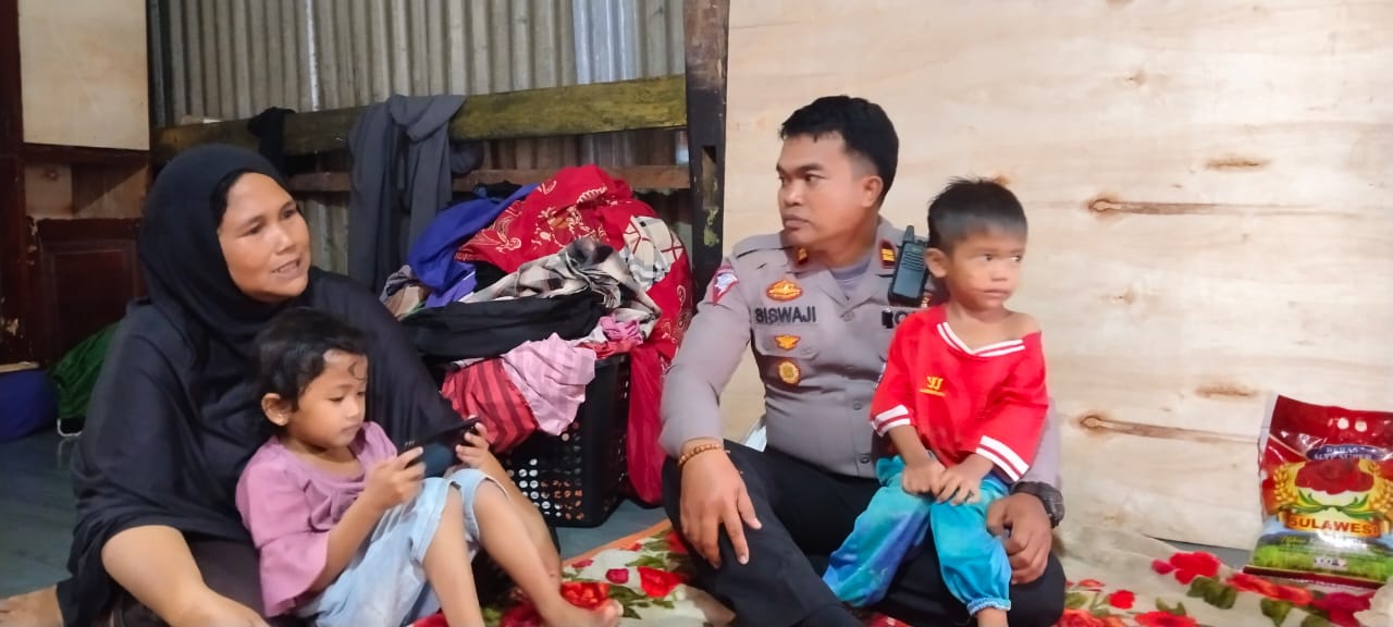 Bapak Asuh Penderita Stunting, Kasatlantas Polres Palopo Kunjungi dan Berikan Bantuan