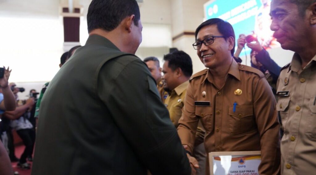 Terima Bantuan dari BNPB, Suaib Mansur: Ini untuk Meringankan Beban Masyarakat Terima Bantuan dari BNPB, Suaib Mansur: Ini untuk Meringankan Beban Masyarakat