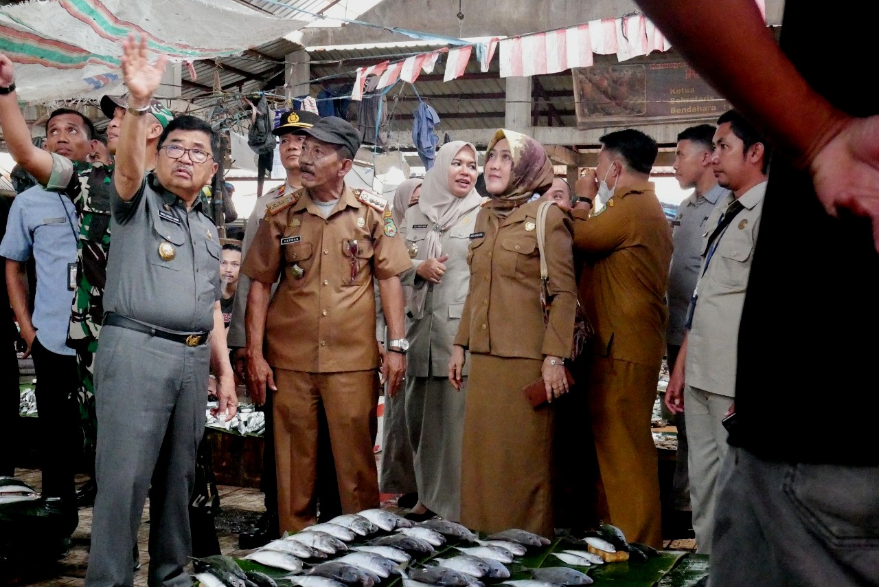 Tinjau Harga di Pasar, Judas: Senyum dan Berjualanlah Sambil Berdoa