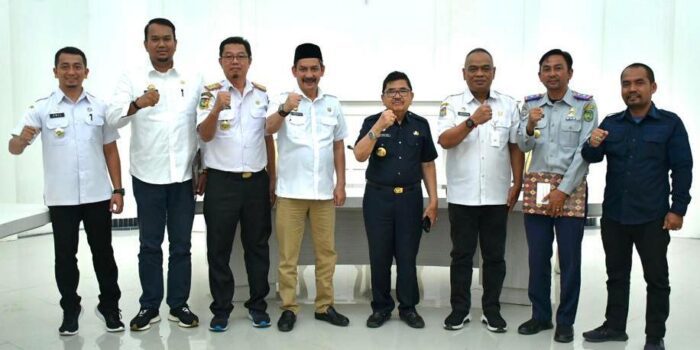 Serahkan SK Plt, Wali Kota Minta Pejabat Baru Lebih Maksimal