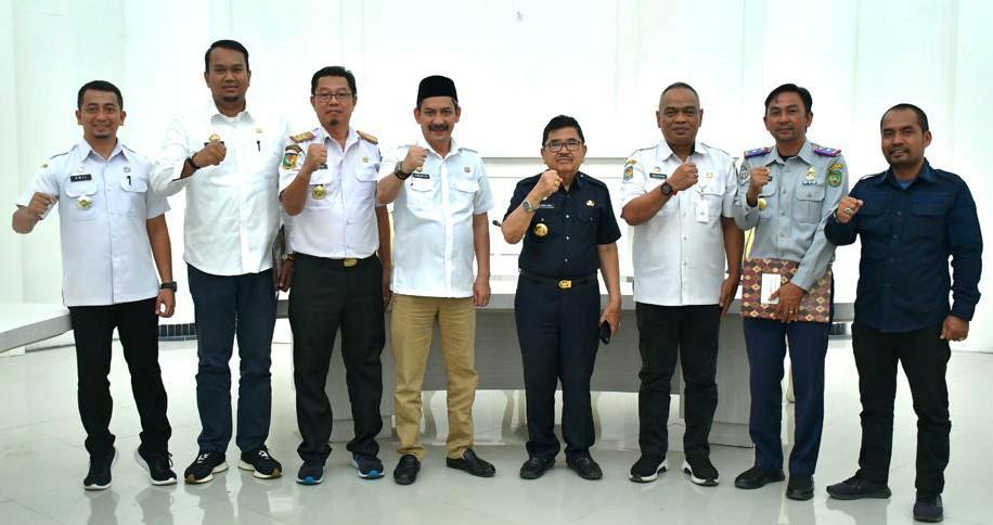 Serahkan SK Plt, Wali Kota Minta Pejabat Baru Lebih Maksimal