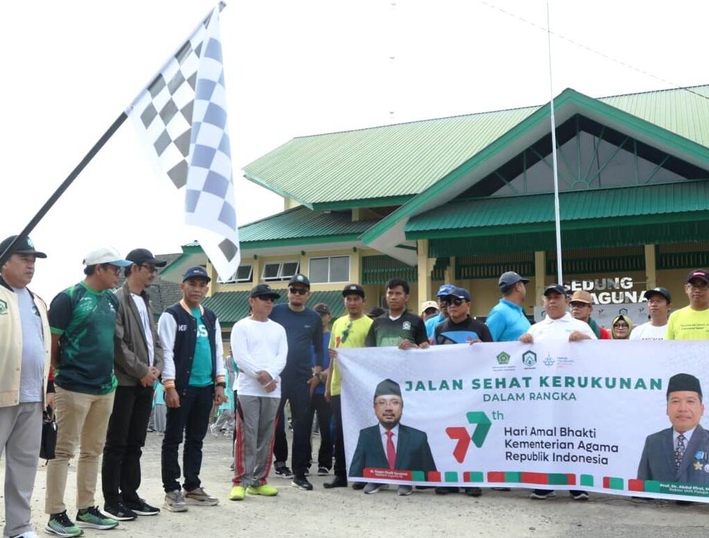 Jalan Sehat Kerukunan IAIN Palopo Meriahkan HAB Kemenag RI Ke-77