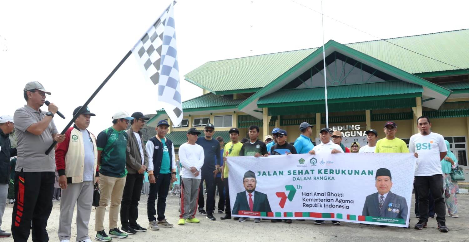 Jalan Sehat Kerukunan IAIN Palopo Meriahkan HAB Kemenag RI Ke-77