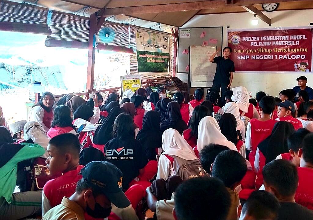 Siswa SMPN 1 Belajar Kelola Sampah di YBS Palopo