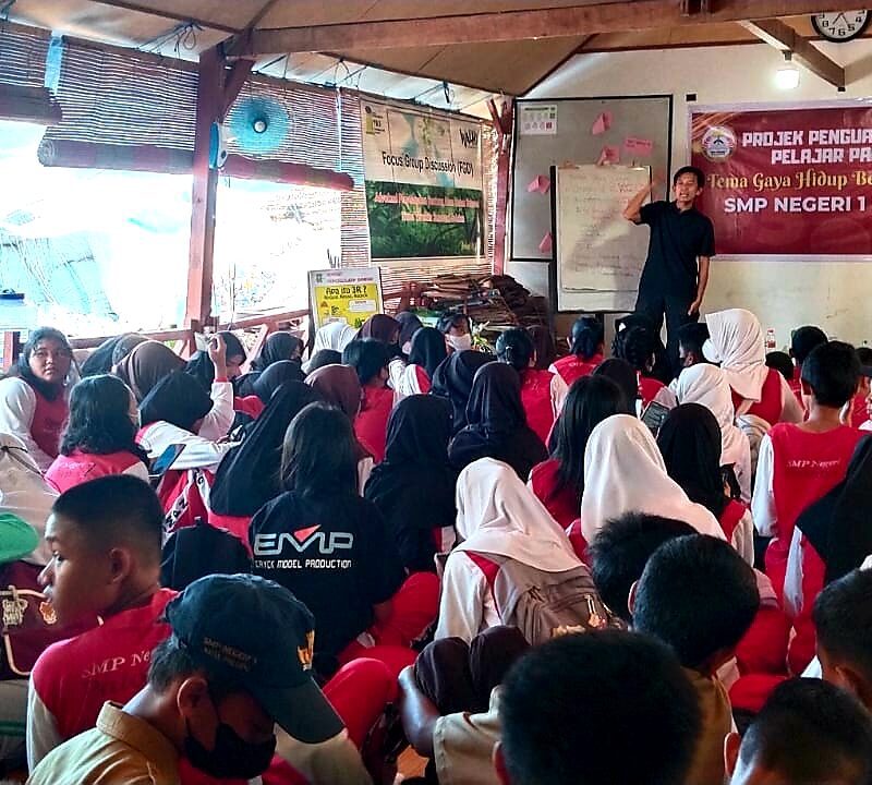Siswa SMPN 1 Belajar Kelola Sampah di YBS Palopo