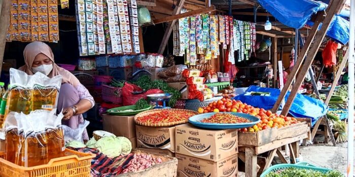Harga Cabai di Pasar Andi Tadda Normal, Tomat Malah Turun