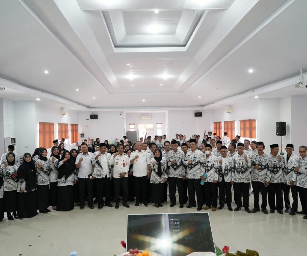 Konkerkab III PGRI Luwu, Basmin Mattayang Minta Guru Jadi Teladan