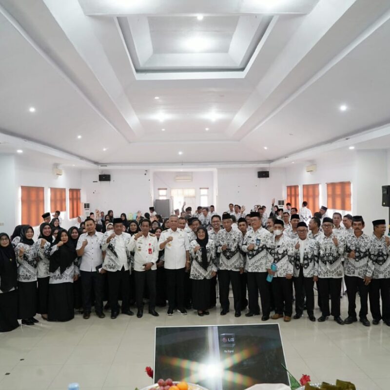 Konkerkab III PGRI Luwu, Basmin Mattayang Minta Guru Jadi Teladan