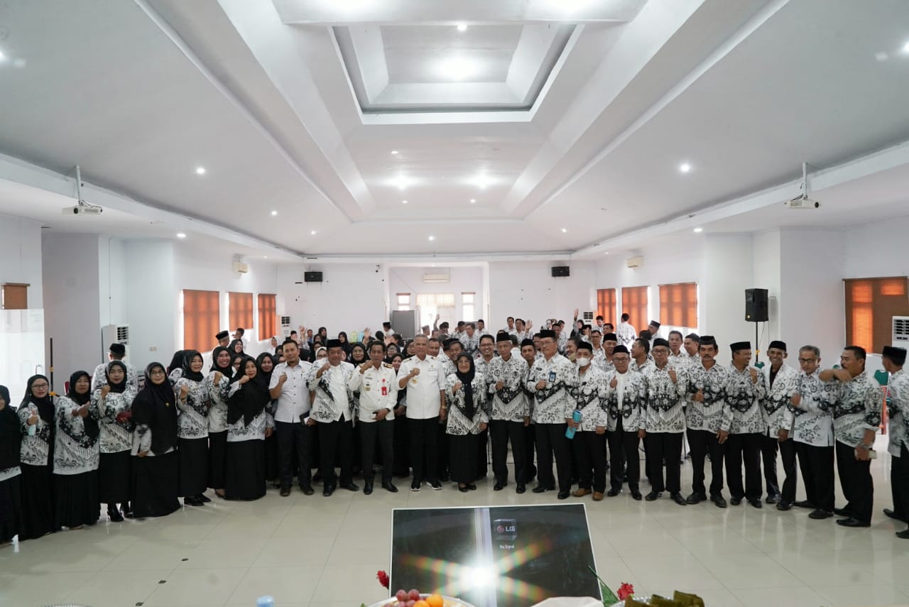 Konkerkab III PGRI Luwu, Basmin Mattayang Minta Guru Jadi Teladan