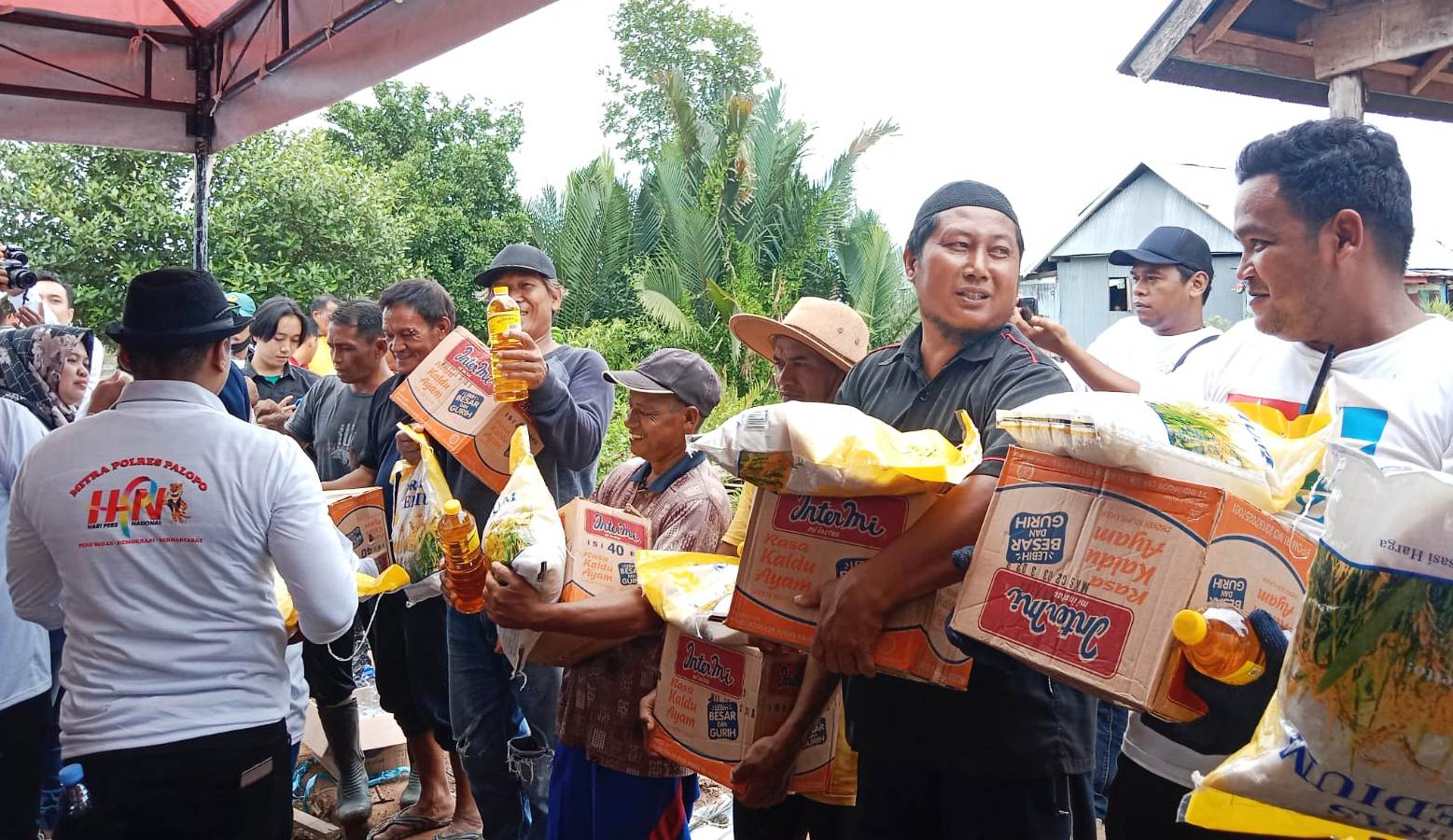 Peringati HPN, Polres dan Jurnalis Palopo Gelar Baksos