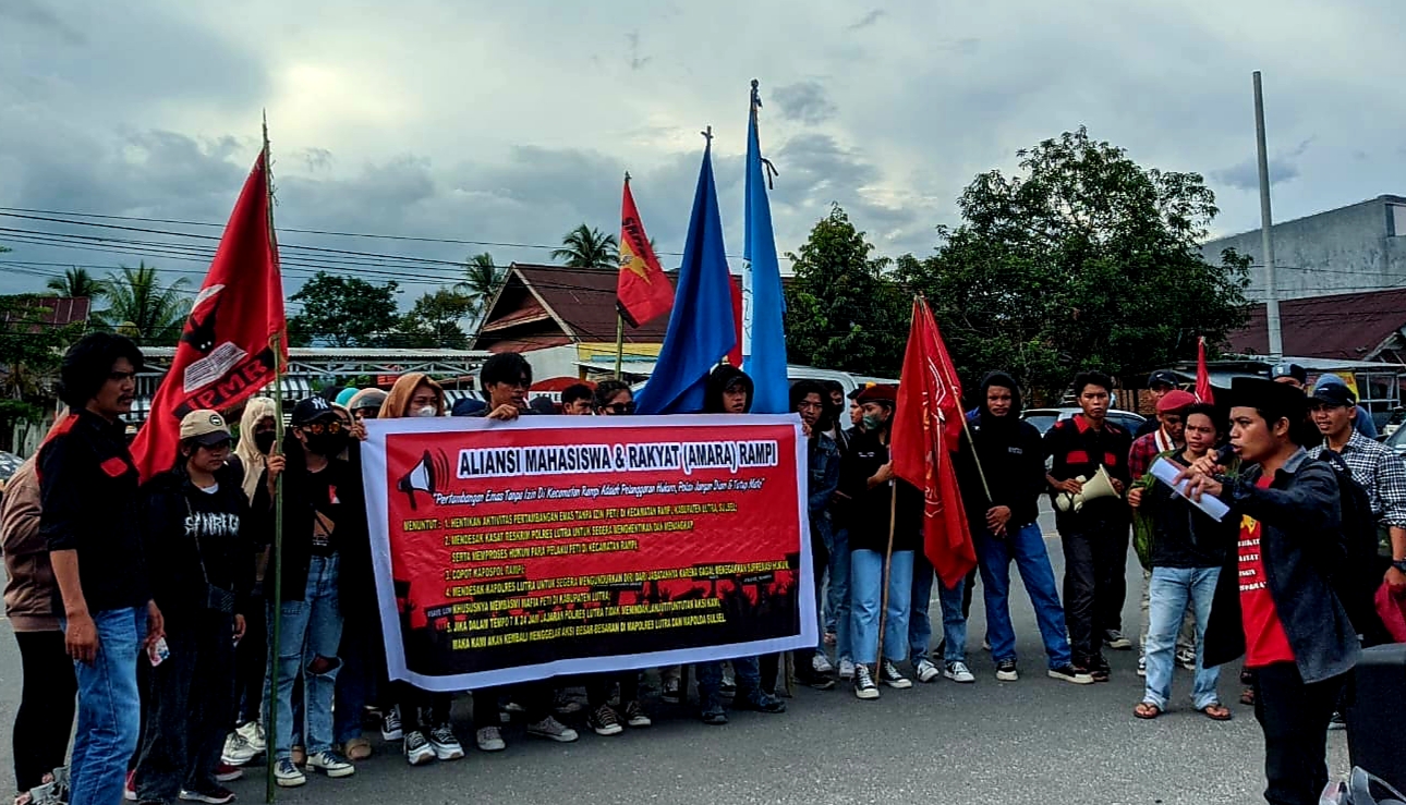 Massa Amara Rampi Geruduk Mapolres Lutra, Minta Polisi Hentikan Tambang Emas Ilegal