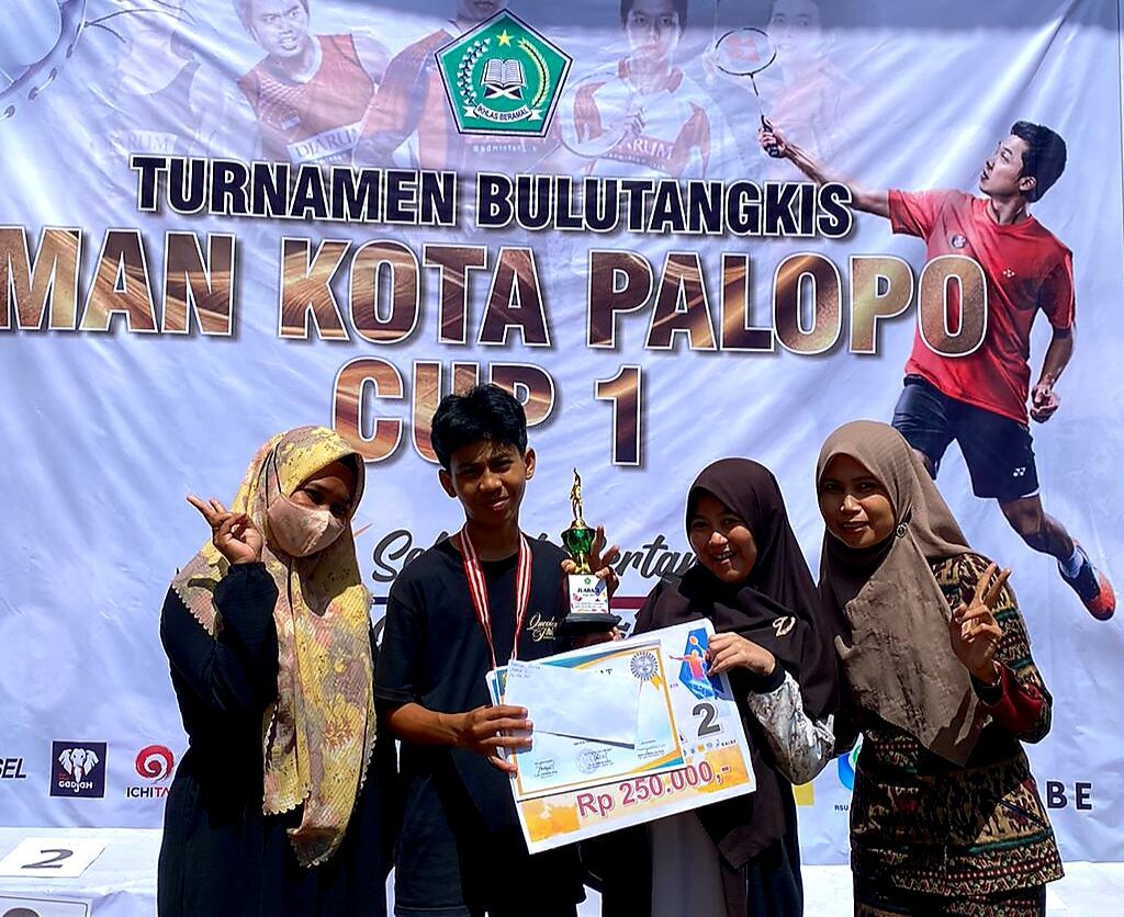 Santri dan Santriwati PMDS Raih Juara Pada Turnamen Bulutangkis