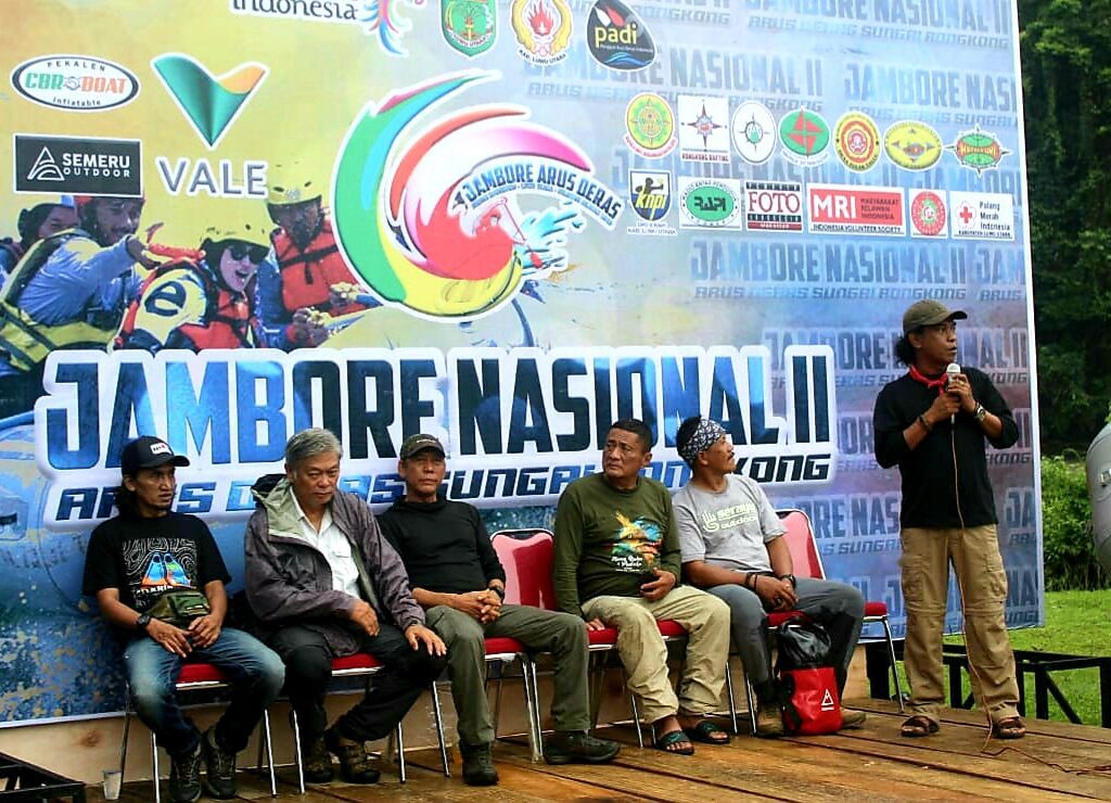 Sesepuh Arung Jeram dan Pendiri FAJI Kumpul di Sungai Rongkong