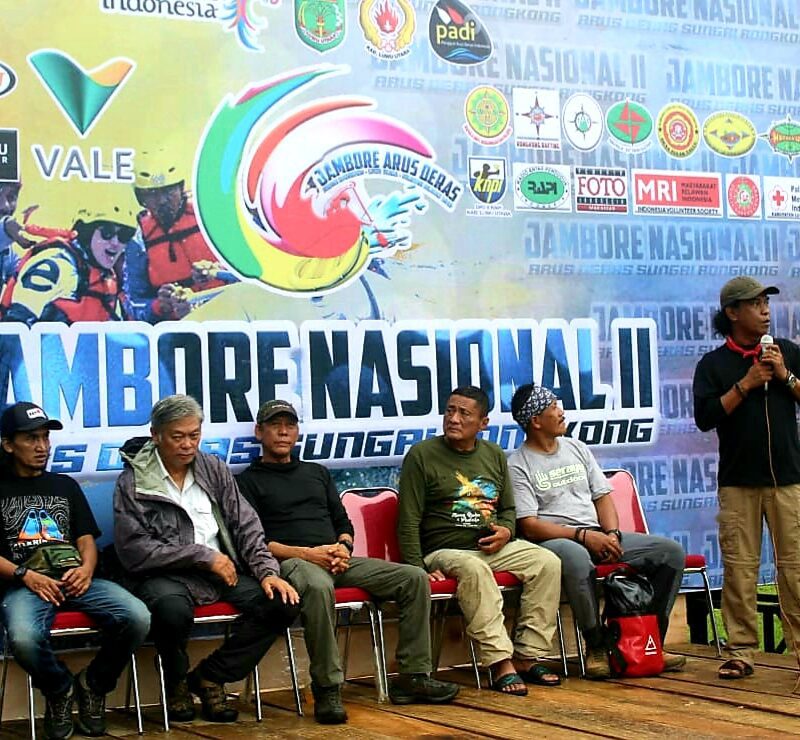Sesepuh Arung Jeram dan Pendiri FAJI Kumpul di Sungai Rongkong