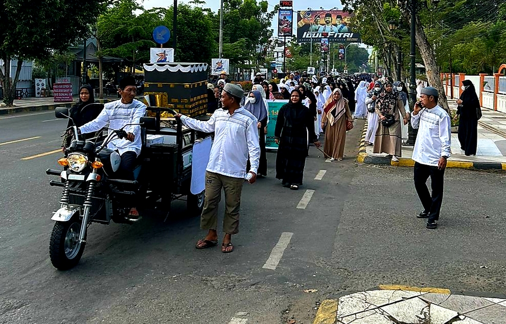 Santriwati PMDS Palopo Gelar Pawai 1 Muharram