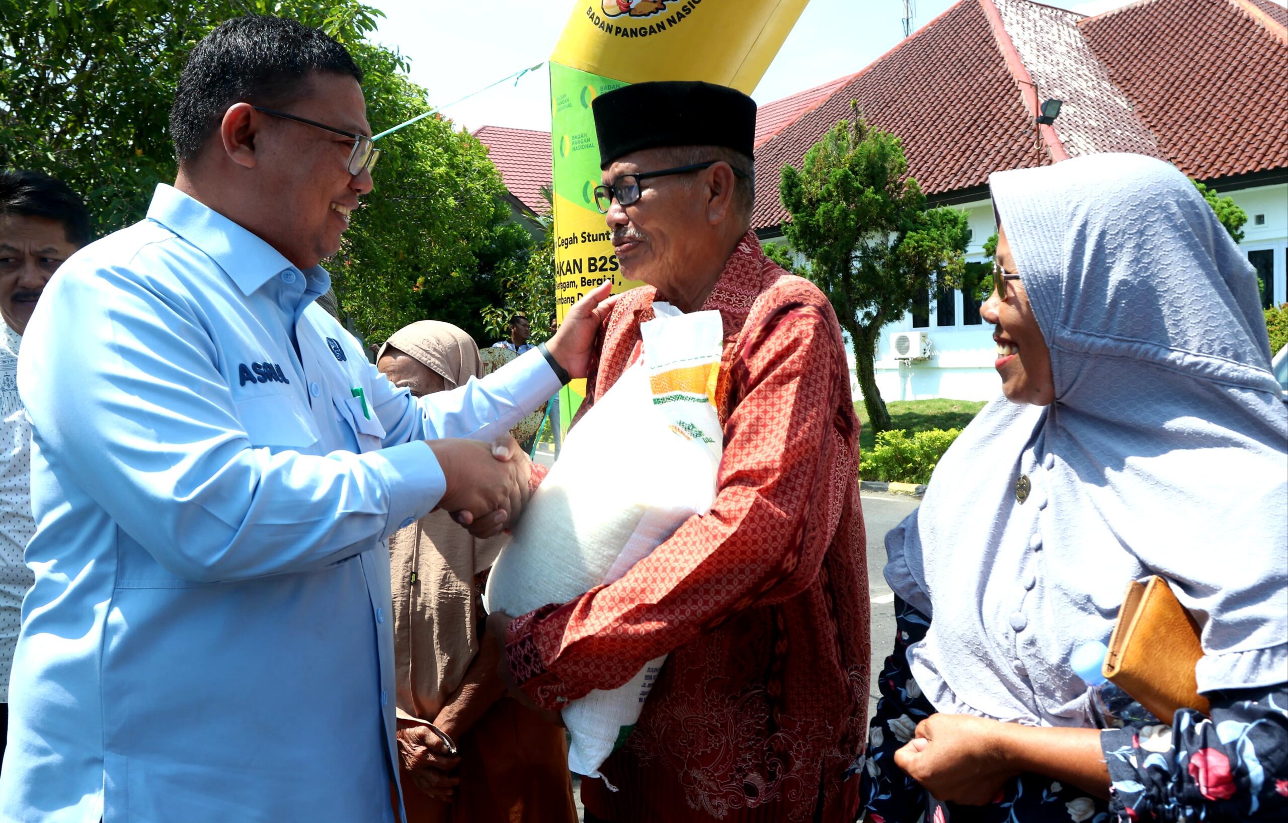 Serahkan Bantuan CPP, Asrul: Akan Ajak Investor Bangun Pabrik Pengolahan Padi di Palopo
