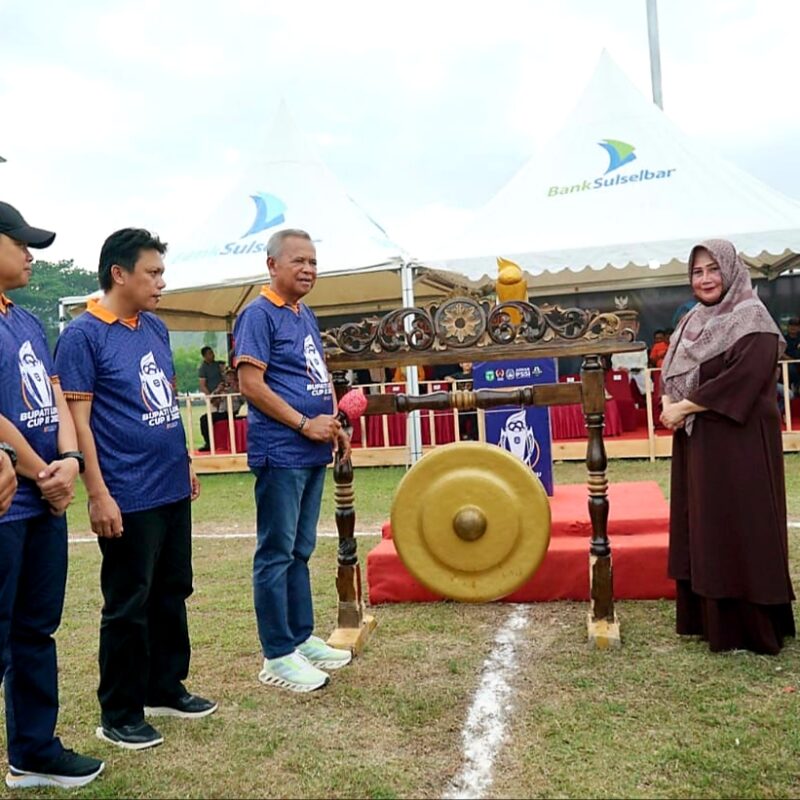 Basmin Buka Turnamen Sepakbola Bupati Luwu Cup II, Perebutkan Hadiah 150 Juta