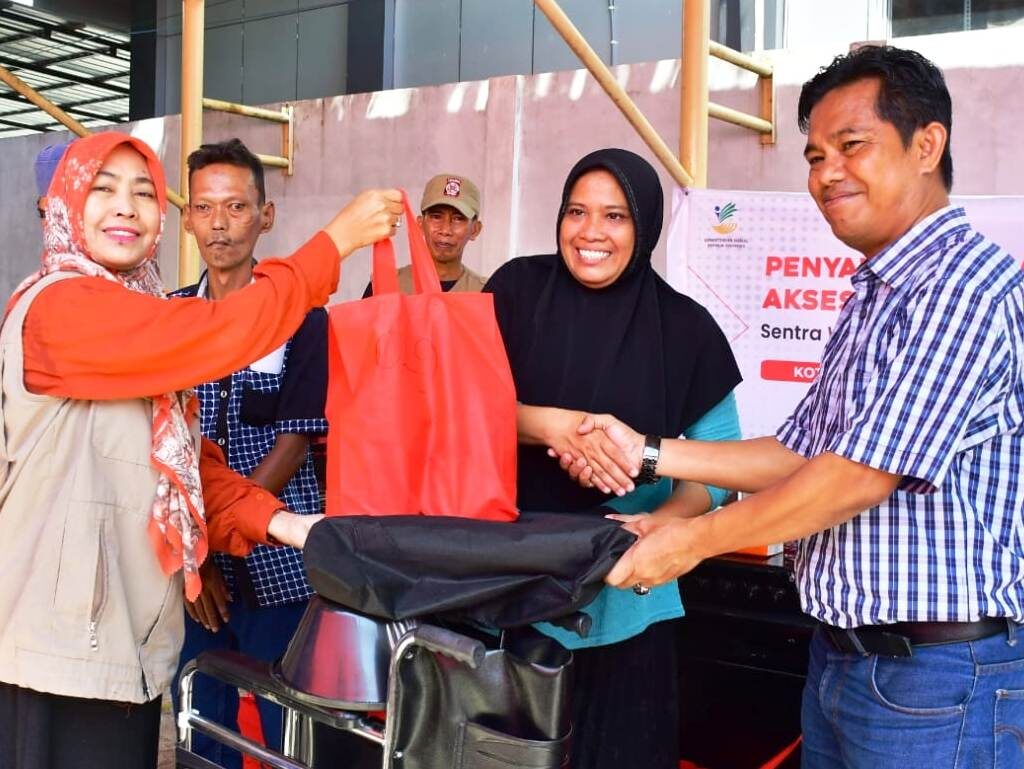 Kemensos RI Salurkan 17 Paket Bantuan Bagi Penyandang Disabilitas di Palopo