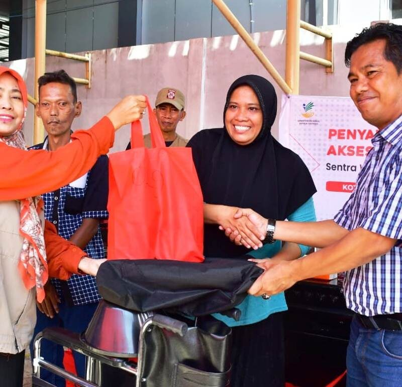 Kemensos RI Salurkan 17 Paket Bantuan Bagi Penyandang Disabilitas di Palopo