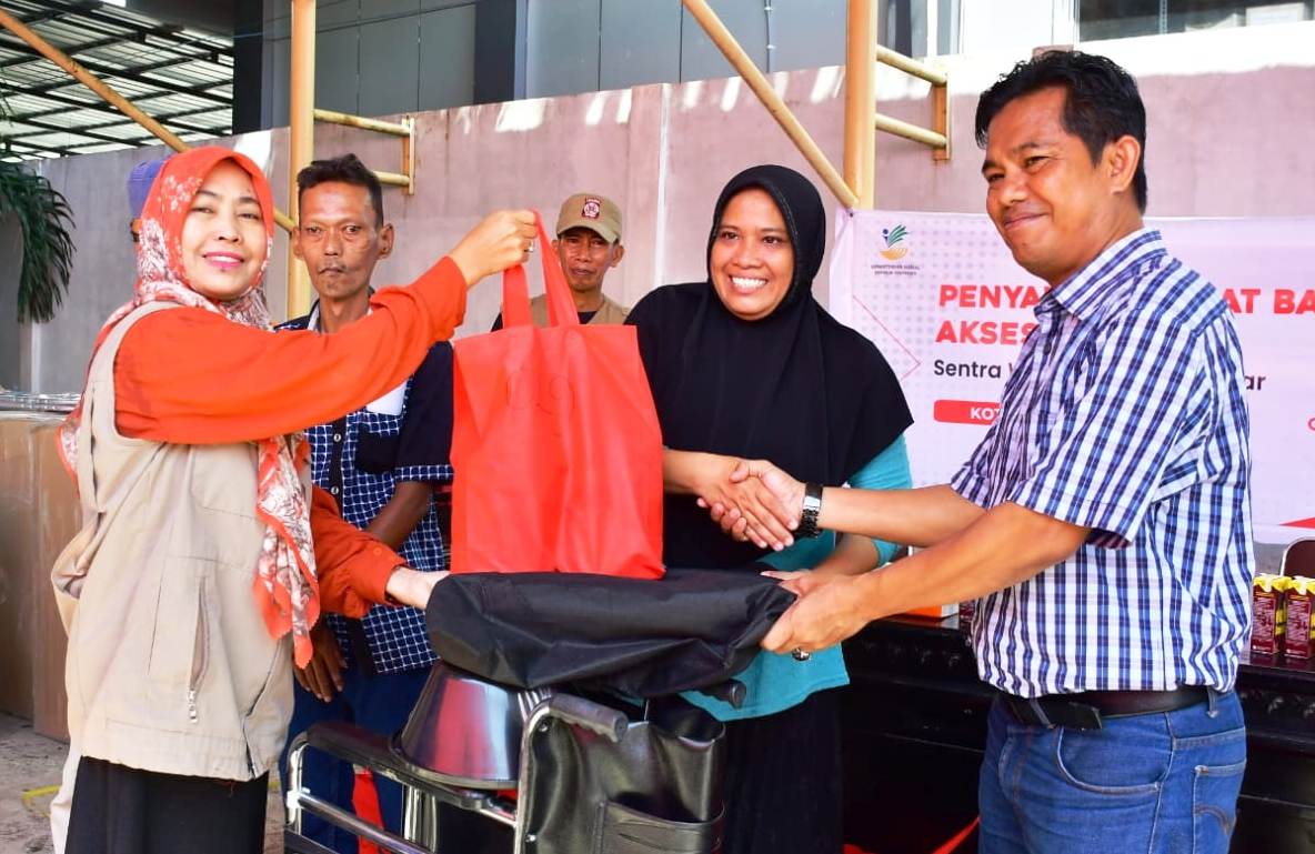 Kemensos RI Salurkan 17 Paket Bantuan Bagi Penyandang Disabilitas di Palopo