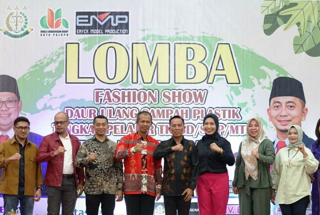 DLH Palopo Gelar Fashion Show Daur Ulang Sampah Plastik