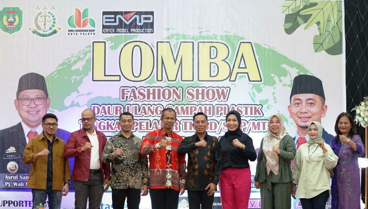 DLH Palopo Gelar Fashion Show Daur Ulang Sampah Plastik