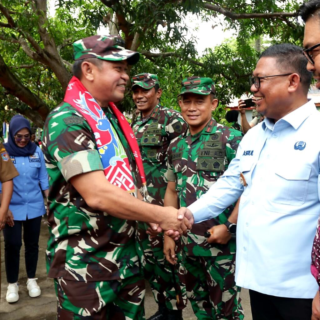 Bersih Sampah Plastik, Kasad: TNI Selalu Berada di Garda Terdepan Selamatkan Bangsa