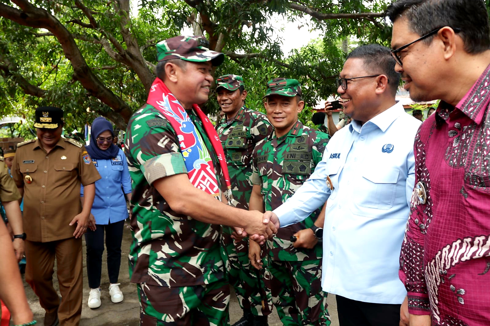 Bersih Sampah Plastik, Kasad: TNI Selalu Berada di Garda Terdepan Selamatkan Bangsa