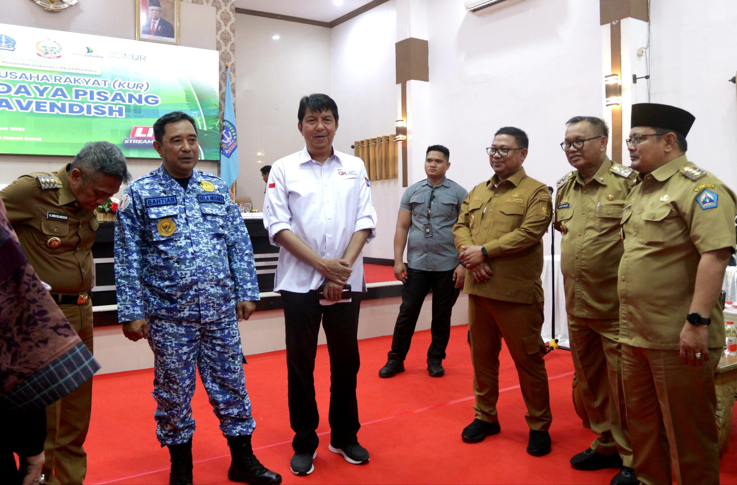 Pj Wali Kota Palopo Hadiri Pemberian KUR Pisang Cavendish di Bone