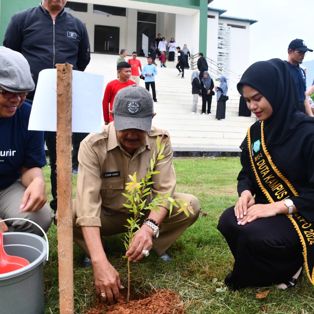 Peringati HAB, IAIN Palopo Lakukan Penanaman Pohon