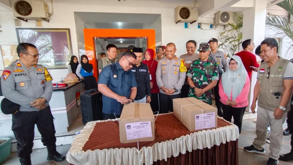 Pj Wali Kota Palopo Saksikan Kedatangan Surat Suara Pilpres dan DPD