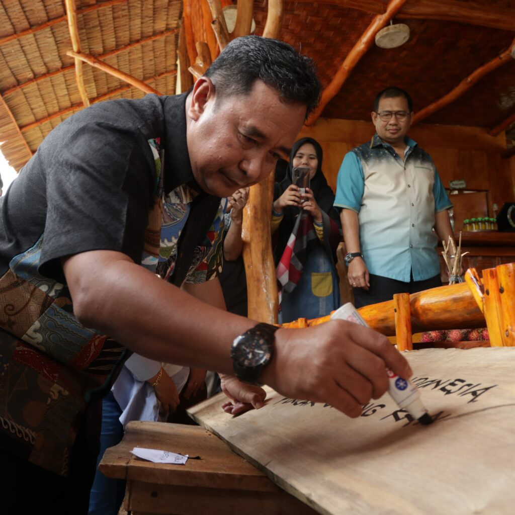 Pj Gubernur Sulsel Resmikan Tempat Wisata di Kambo Palopo