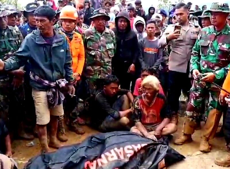 Tim Gabungan Kembali Temukan Korban Tertimbun Longsor Bastem