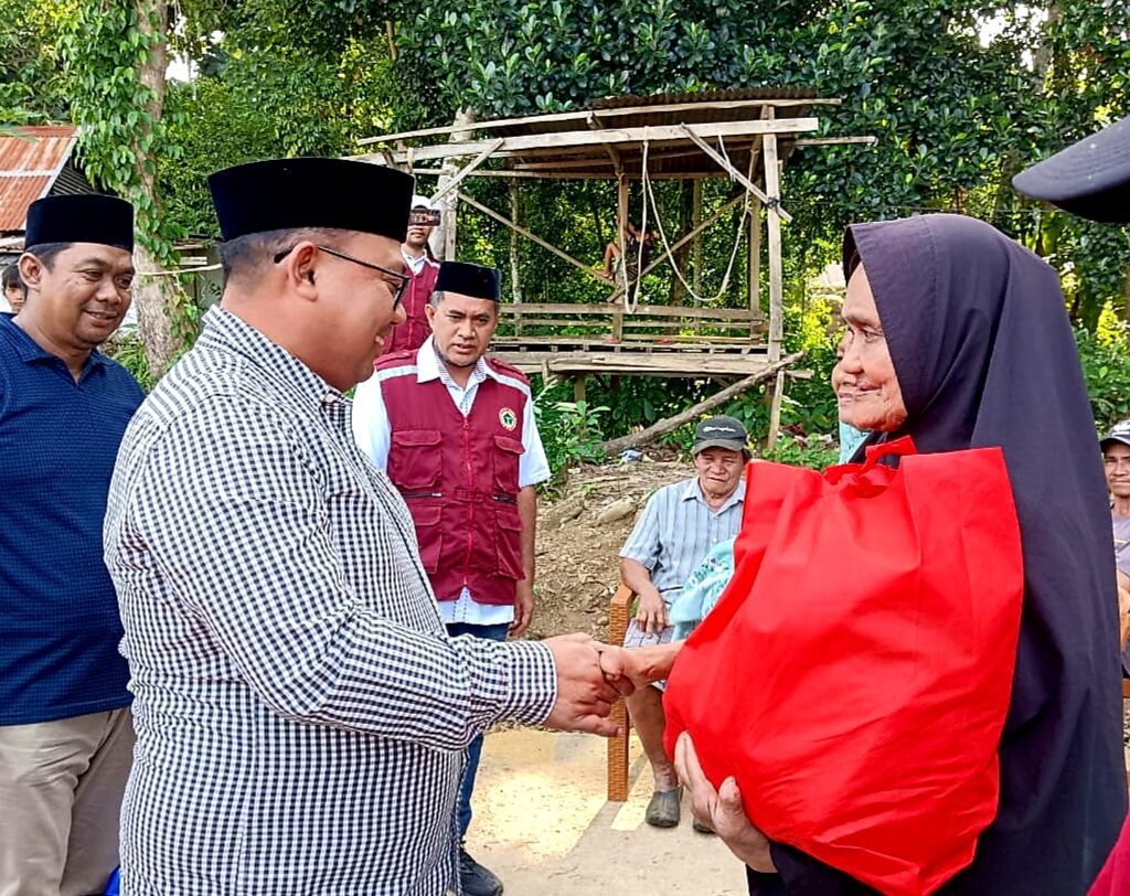 Rayakan HUT, PPNI dan Pemkot Palopo Berbagi Sembako ke Masyarakat