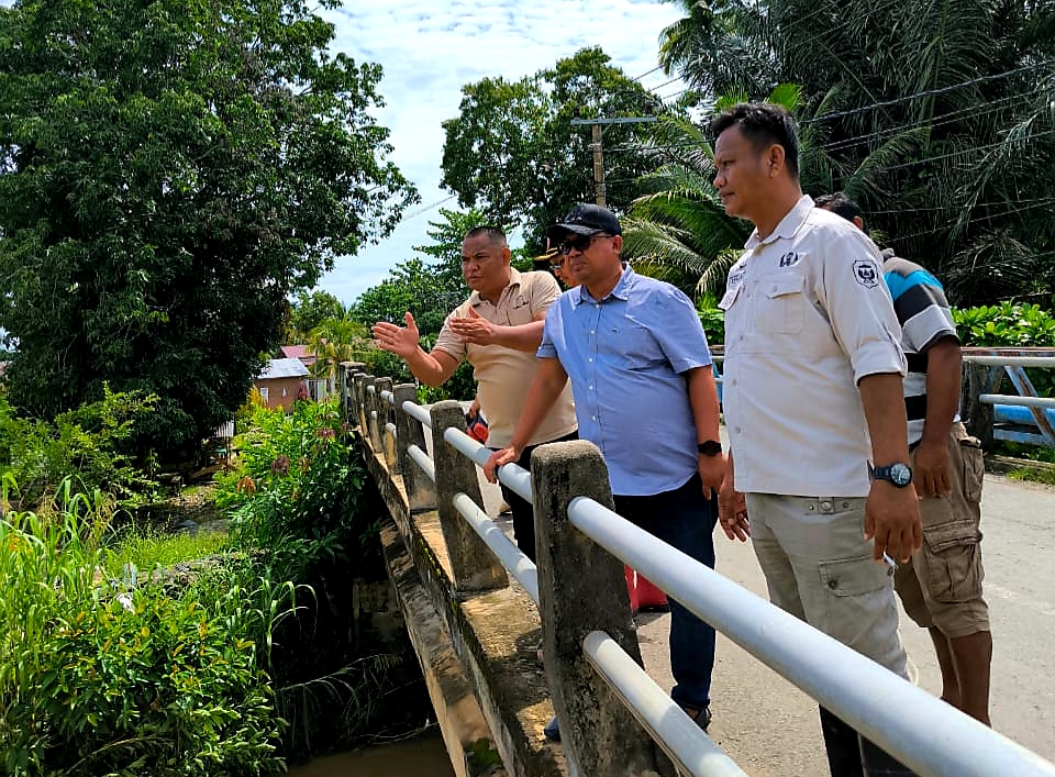 Tinjau Sungai Salubattang, Asrul Sani Sebut Akan Lanjutkan Pengerukan di Muara