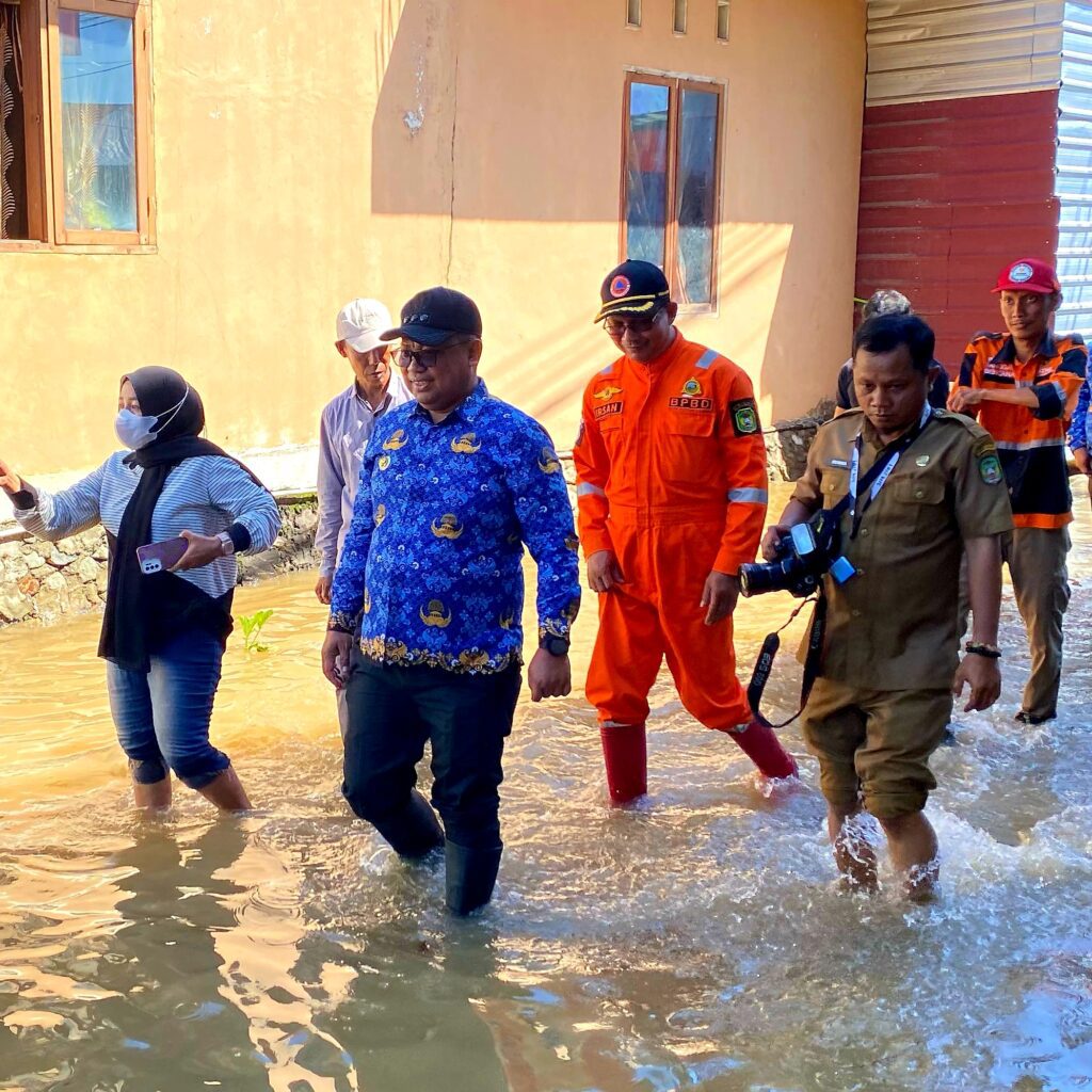 Tinjau Wilayah Terdampak Banjir, Asrul Sani Perintahkan Segera Lakukan Normalisasi