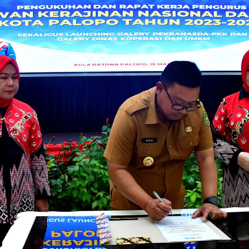 Kukuhkan Dekranasda Palopo, Asrul: Kembangkan UMKM di Palopo