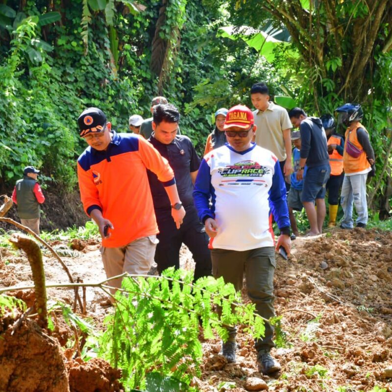 Kunjungi Lokasi Longsor, Asrul Imbau Masyarakat Waspada Cuaca Ekstrim