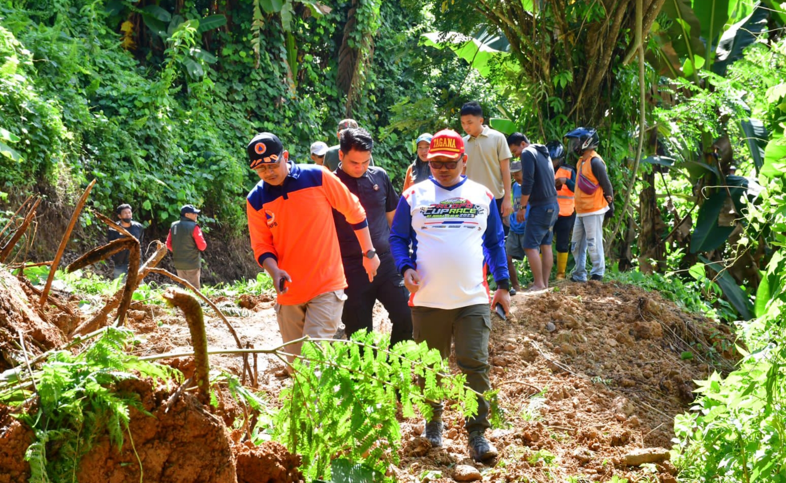 Kunjungi Lokasi Longsor, Asrul Imbau Masyarakat Waspada Cuaca Ekstrim