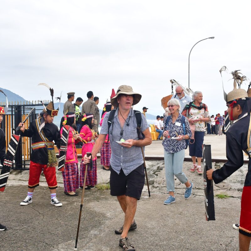 132 Wisman Disambut Tari Mangaru’ di Palopo