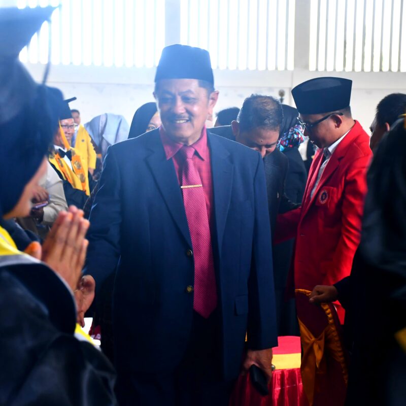 Asisten II Hadiri Wisuda Universitas Cokroaminoto Palopo