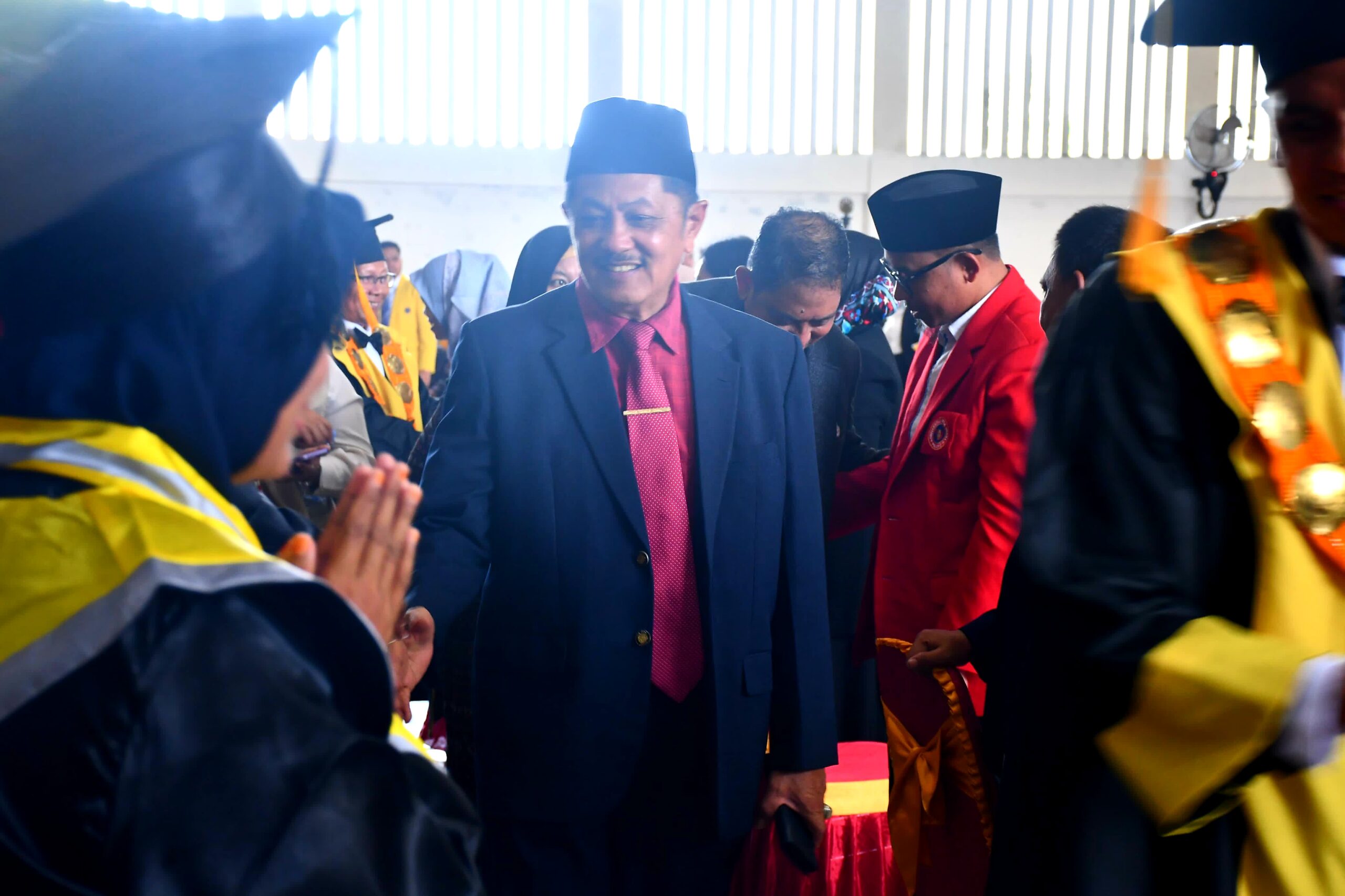 Asisten II Hadiri Wisuda Universitas Cokroaminoto Palopo