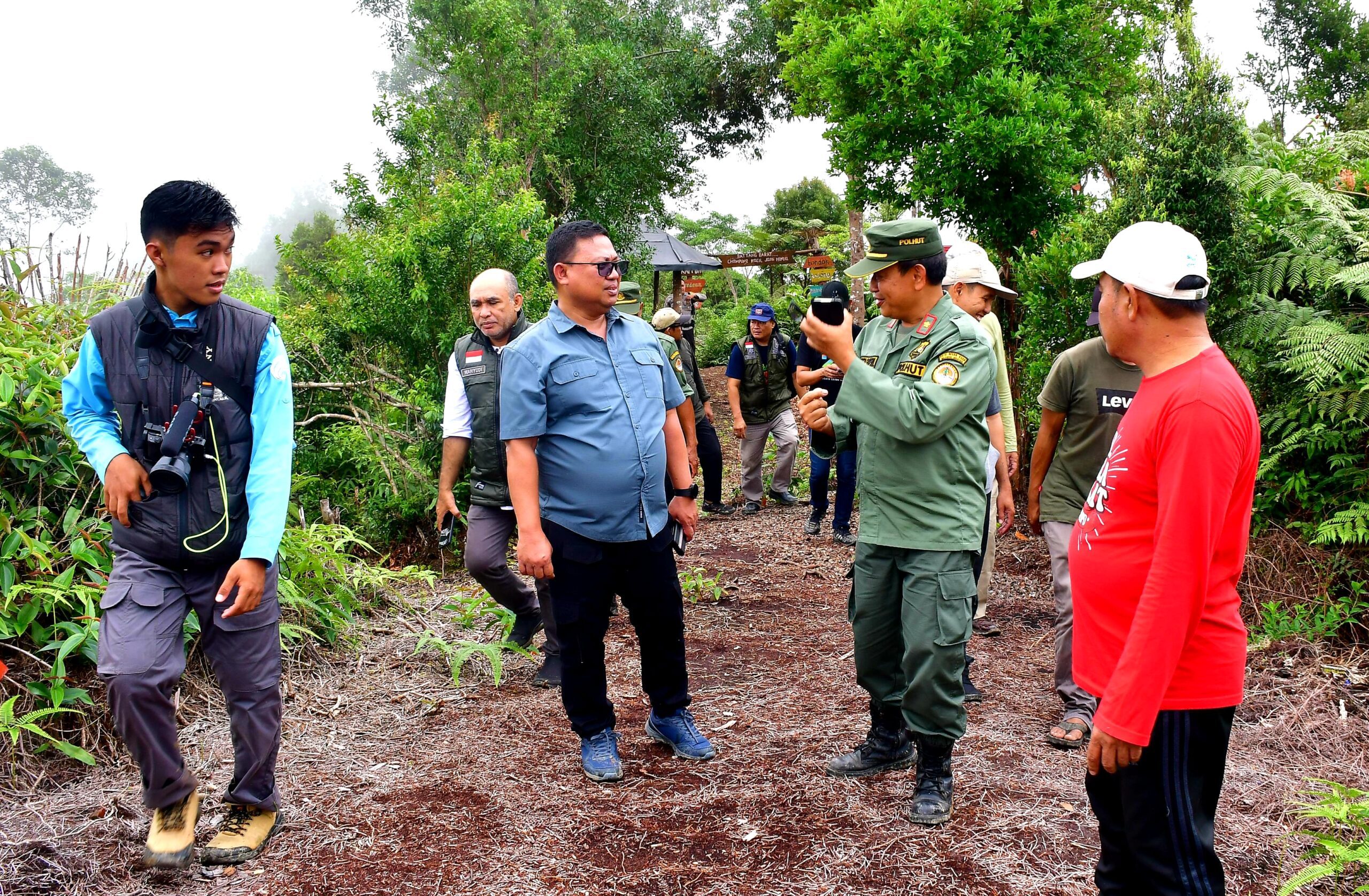 Asrul Sani Kunjungi Sejumlah Potensi Wisata di Battang Barat