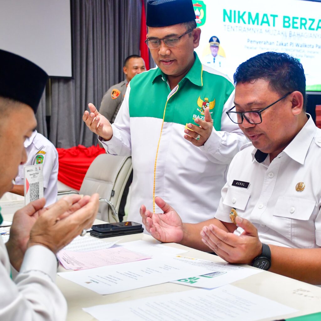 Pemkot Palopo Serahkan Zakat Fitrah ke Baznas