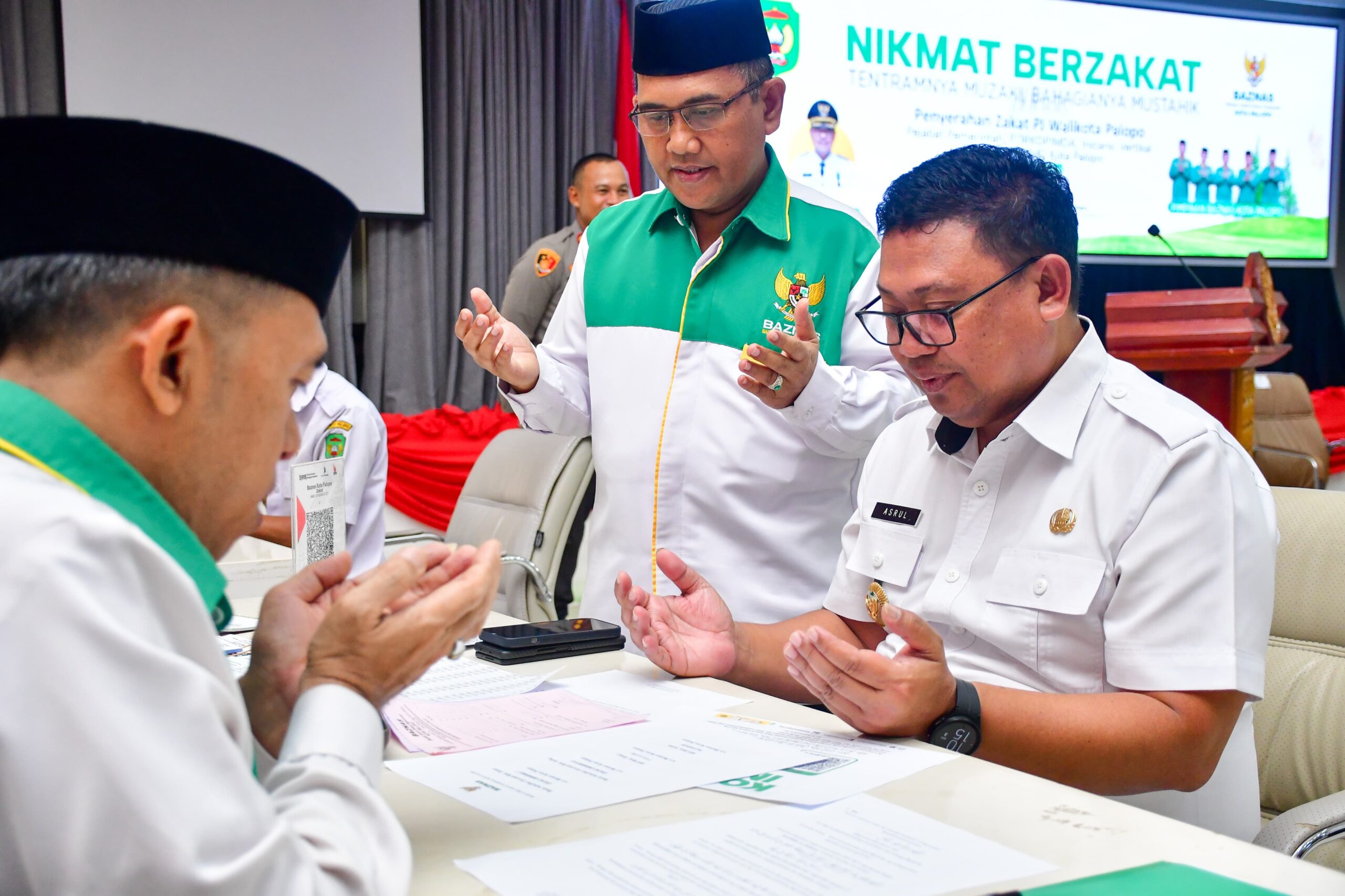 Pemkot Palopo Serahkan Zakat Fitrah ke Baznas