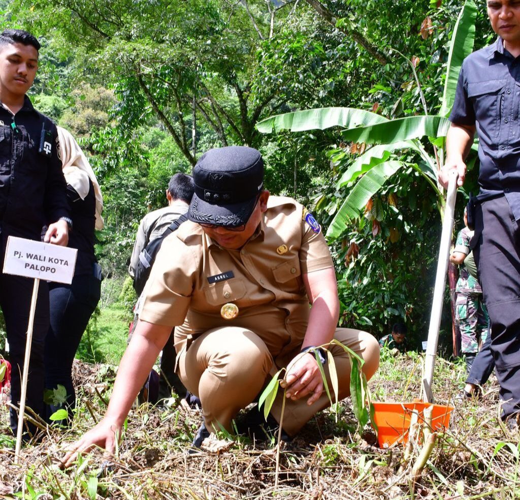 Peringati Hari Bumi, Pemkot Palopo Tanam 12.000 Pohon